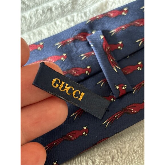 VTG GUCCI MENS NECK TIE WITH LOGO HIGH END BLUE WITH RED PARROTS ITALY 100% Silk - Picture 9 of 13